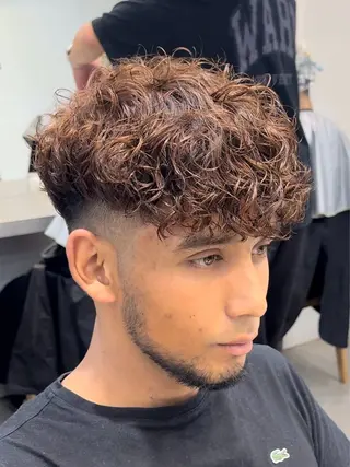 パーマ メンズ fifth 安次富　泰雅のヘアスタイル