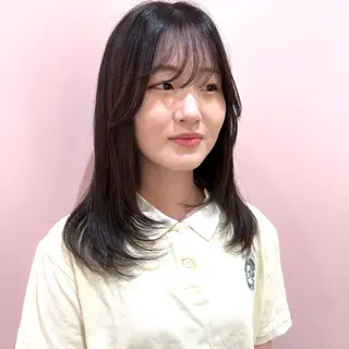 ミディアム レイヤーカット/ ハイトーンchimiのヘアスタイル