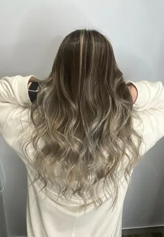 ロング カラー ヘアアレンジ Belle hair Design青野大貴のヘアスタイル