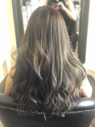 ロング カラー 鶴見 和美のヘアスタイル