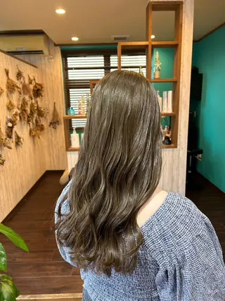 セミロング カラー 早坂 さくらのヘアスタイル