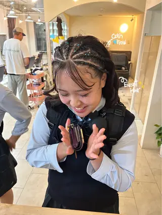 ロング Maho/海外 レイヤー/ハイトーンのヘアスタイル