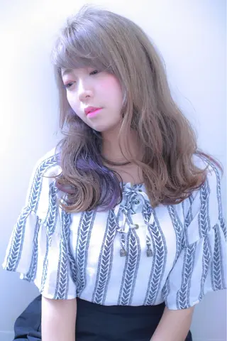 ロング 伊藤 裕貴のヘアスタイル