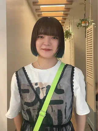 ショート カラー リカ/ハイトーン ・オリーブ🍀のヘアスタイル