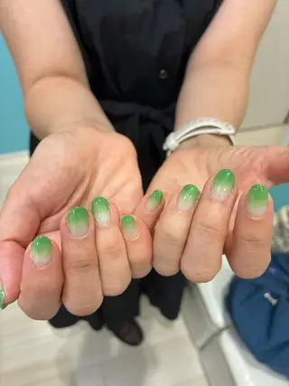 ネイル 13日3980円‼️ マグもデザインも◎のネイルデザイン