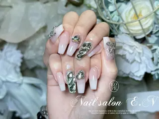 ネイル E.N🦋 長さ出し/持ち込みのネイルデザイン