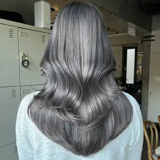 ミディアム ウルフ/レイヤー/ ブリーチカラーのヘアスタイル