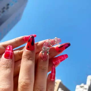 ネイル NES NAIL所属・さゆり￤推しキャラ ￤ロングネイル🩷のネイルデザイン