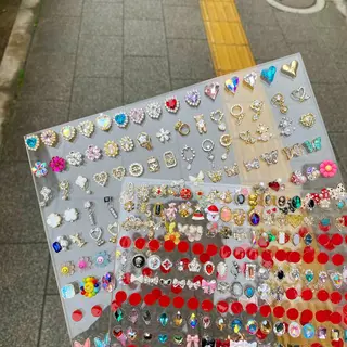 ネイル 🦋 Queenieのネイルデザイン