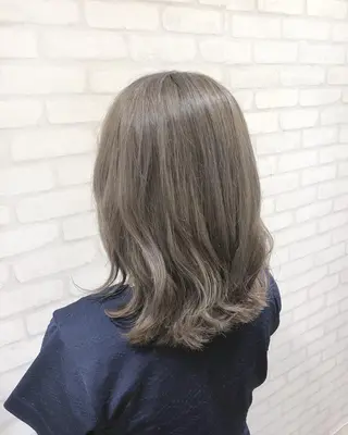 セミロング カラー 白髪ぼかしモデル募集 今村理央奈のヘアスタイル