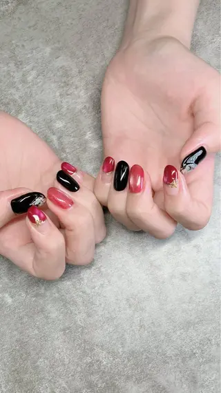 ネイル haleyume所属・shino🌟 痛ネイルのネイルデザイン