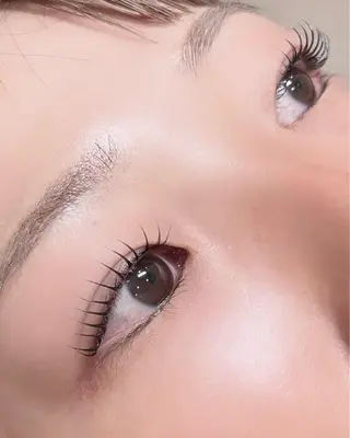 マツエク・マツパ 佐藤 結摩 美容師/アイリストの眉毛・アイブロウイメージ