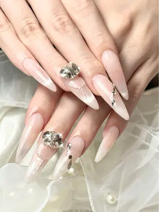 ネイル ルシイ🎀新宿長さ 出しパーツ専門店のネイルデザイン