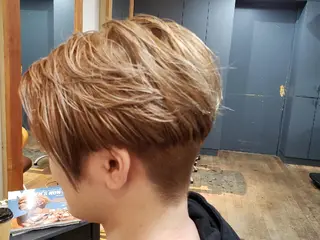 ショート カラー 長岡 健一のヘアスタイル