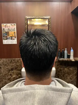 ショート ヒロ銀座バーバーショップ丸の内所属・秋山 琳太のヘアスタイル