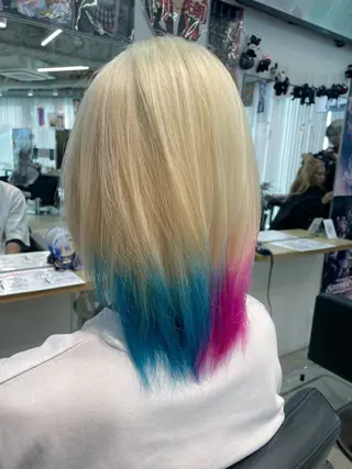 メンズ 🍭ハイトーン/ デザインカラー🦄のヘアスタイル