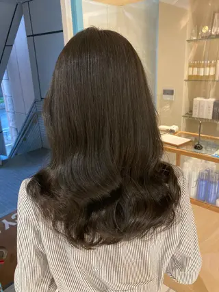 セミロング カラー 大岩 茉愉のヘアスタイル