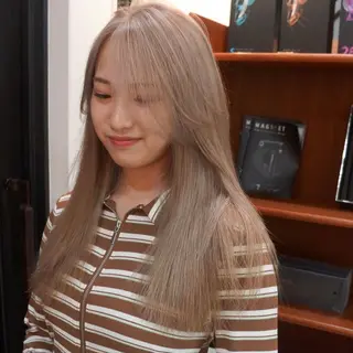 ロング カラー ブロンド／ブリーチ 【SITY.】のヘアスタイル