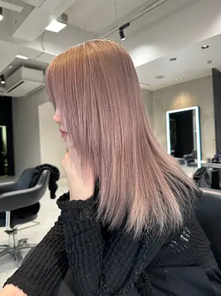 ミディアム レイヤーカット 透明感カラーのヘアスタイル
