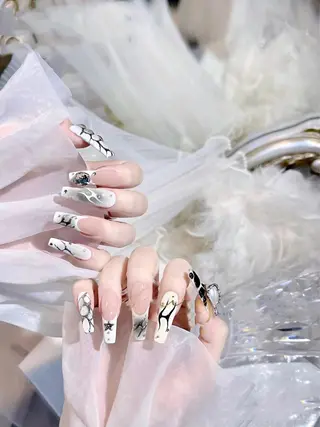 ネイル R  Nailsalon所属・ＲNailsalon 3のネイルデザイン