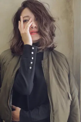 ミディアム Eliss 堀江のヘアスタイル
