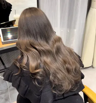 ミディアム view osaka / annaのヘアスタイル