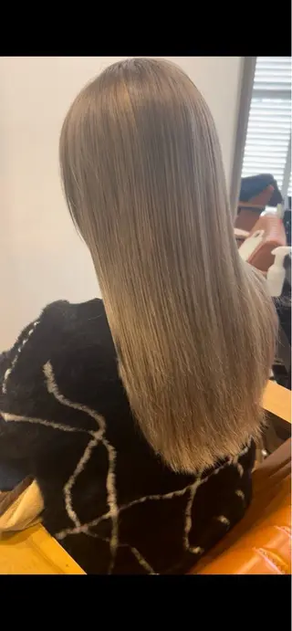 ロング カラー エアービジュー所属・宮越 えこのヘアスタイル