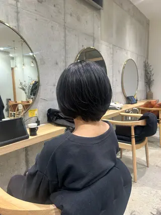 ショート 透明感カラー🫧植松 真菜のヘアスタイル