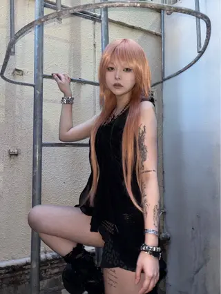 ロング AIRA/ブリーチ ‪/透明感カラーのヘアスタイル