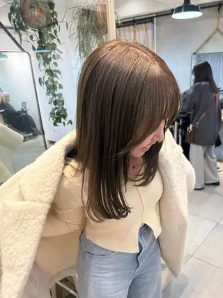 ミディアム カラー ミルクティー× グレージュMOMOのヘアスタイル