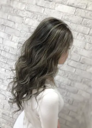 ロング カラー EARTH 越谷店のヘアスタイル