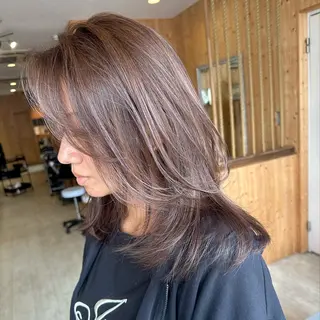 ミディアム 韓国レイヤー外国人風 透明感カラー髪質改善のヘアスタイル