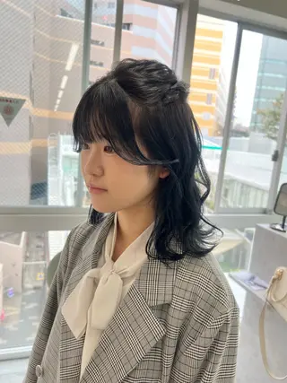 ミディアム maya レイヤーカットのヘアスタイル