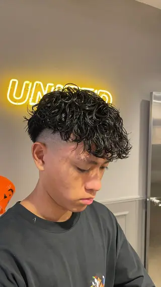 ショート パーマ ヘアアレンジ メンズ 艶カラー の達人のヘアスタイル