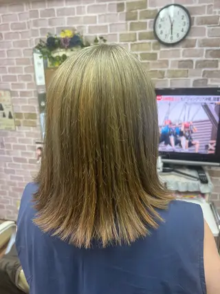 カラー 萱場 利恵のヘアスタイル