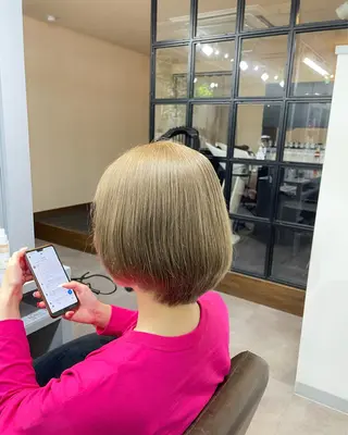 ショート カラー monami 山本華菜のヘアスタイル