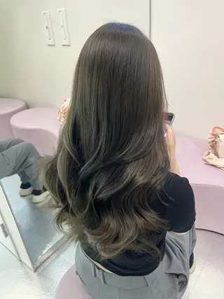 ロング Xena ria 衣織/ブリーチカラーのヘアスタイル