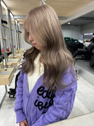 ロング ベージュグレージュ 💕しゅーじ💕のヘアスタイル