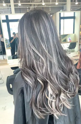 ロング カラー Lia所属・皆木 智晴のヘアスタイル