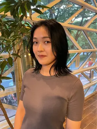 ミディアム カラー 西 優衣奈のヘアスタイル