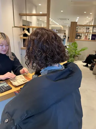 ミディアム パーマ 中山 優里のヘアスタイル