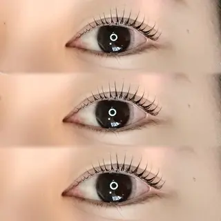 マツエク・マツパ 岩戸優奈 束感まつげ ピンク/ベージュのヘアスタイル