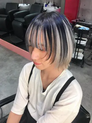 ミディアム カラー ホワイト&レイヤーカ ットエクステ長畠俊輔のヘアスタイル