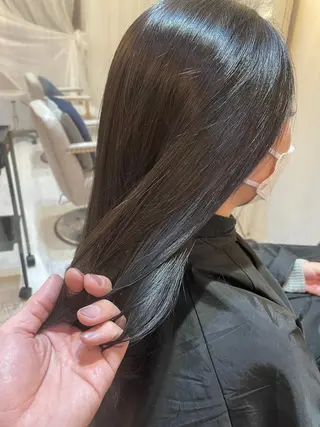 ミディアム HATSUMEI 勅使瓦　祥のヘアスタイル