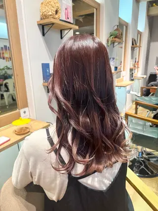 ロング カラー ツキダテ ユイのヘアスタイル