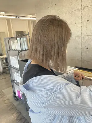 ショート カラー Mina/岡山/矯正 ブリーチ/レイヤーのヘアスタイル