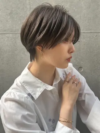ショート 美髪矯正/酸性ストレ ート/艶カラー/堅田のヘアスタイル