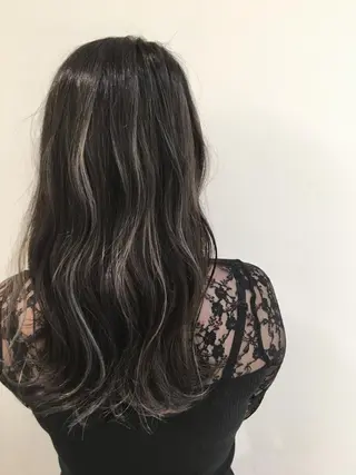 ミディアム due hair 京都駅前店 MILBON オージュア認定サロン【デューヘアー】所属・ハイトーンブリーチ 土坂 由志【京都】のヘアスタイル