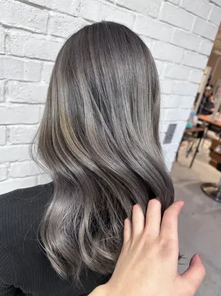 ロング カラー レイヤーブリーチ特化 ホワイト専門/岸のヘアスタイル