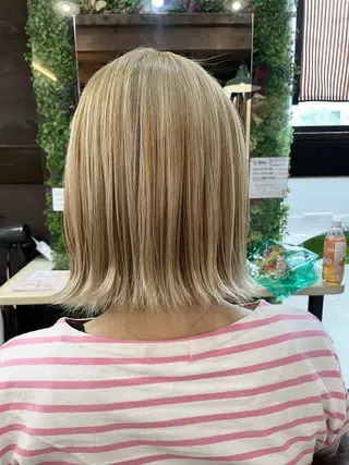 ミディアム EIGHT サイショ ミズキのヘアスタイル